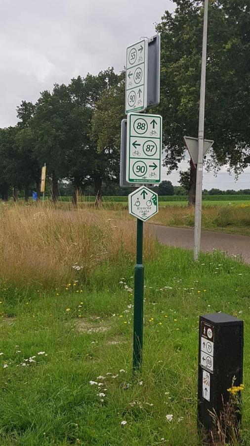 Apartamento Logeerruimte In Gerenoveerde Boerderij In Wachtum Exterior foto